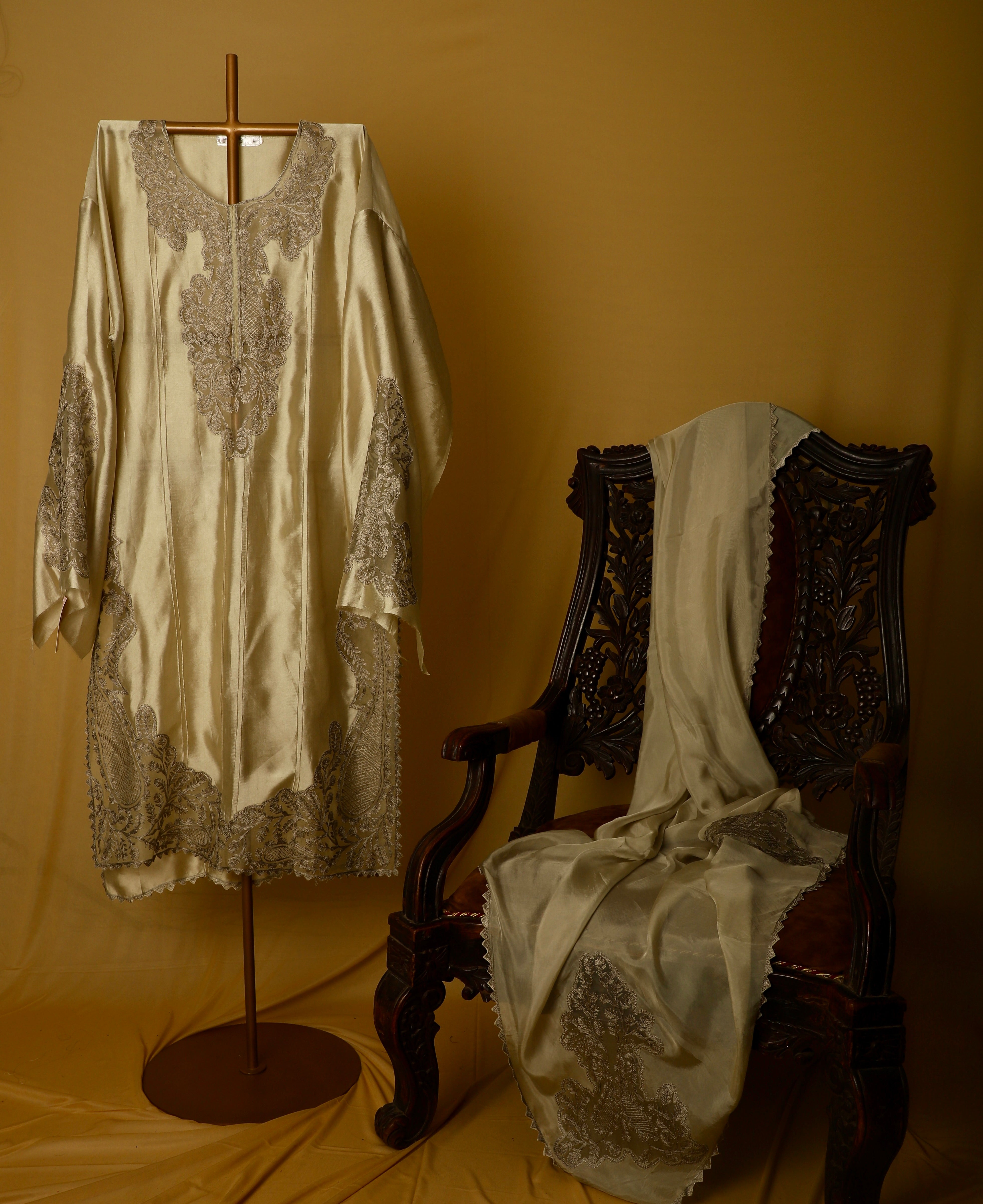 Vintage Champagne Ari Work Set